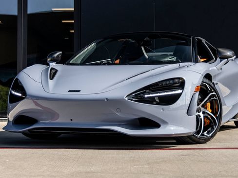 Used 2026 McLaren 750S Spider RWD image 4