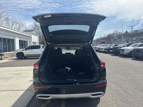 Used 2024 Mitsubishi Outlander 4WD Plug-In Hybrid image 6