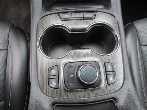 Used 2023 GMC Acadia SLT image 29