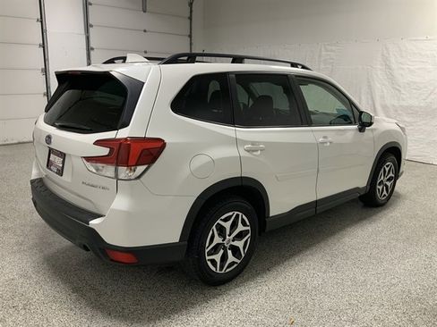 Used 2022 Subaru Forester Premium image 5