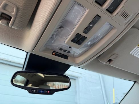 Used 2011 Cadillac SRX Luxury image 22