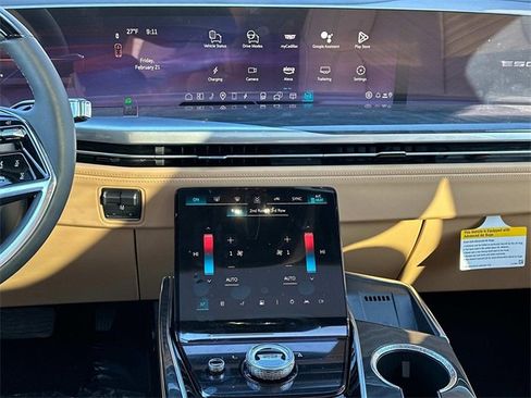 Used 2025 Cadillac Escalade IQ Luxury 2 image 3