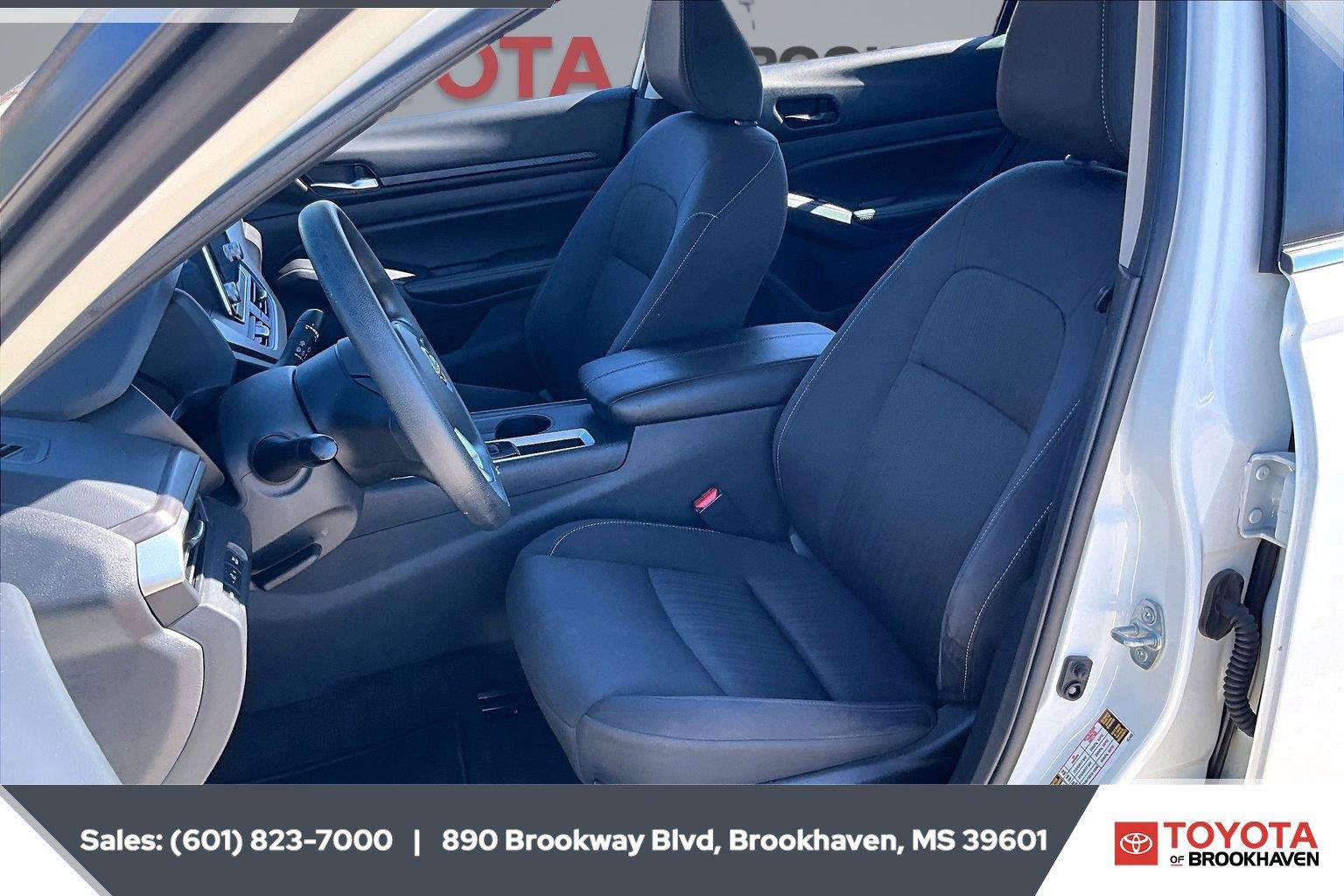 Used 2025 Nissan Altima 2.5 SV FWD image 18