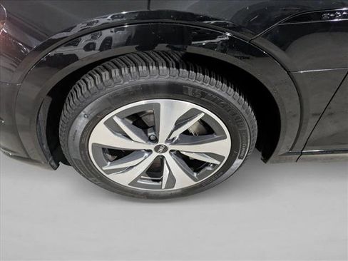 Used 2024 Audi Q8 e-tron Premium Plus w/ Premium Plus Package image 29