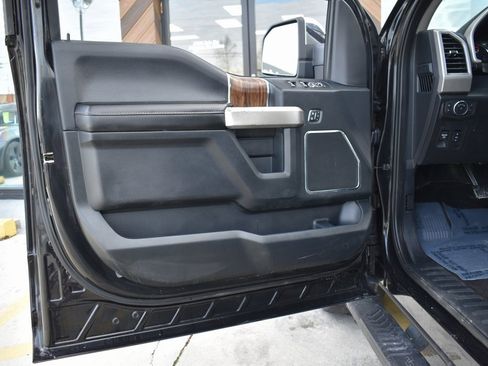 Used 2020 Ford F150 Lariat image 12