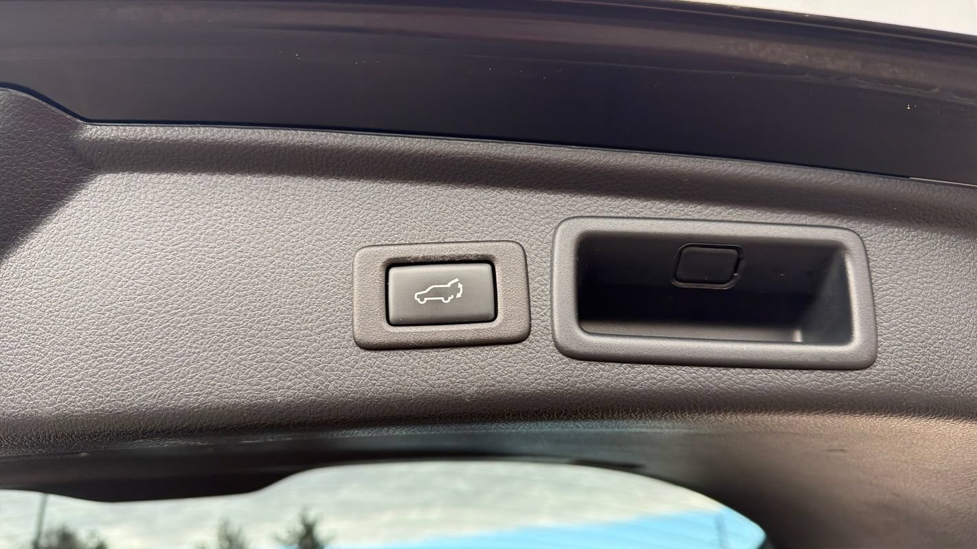 Used 2017 Subaru Forester 2.5i Touring AWD/4WD image 25