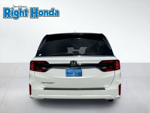 Certified 2026 Honda Odyssey EX-L image 5