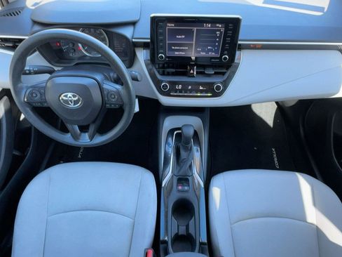Used 2022 Toyota Corolla LE image 4