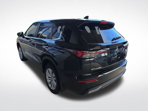 New 2025 Mitsubishi Outlander ES image 3
