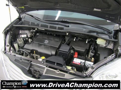 Used 2015 Toyota Sienna L image 41