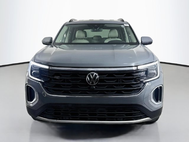 Used 2026 Volkswagen Atlas SE FWD image 2