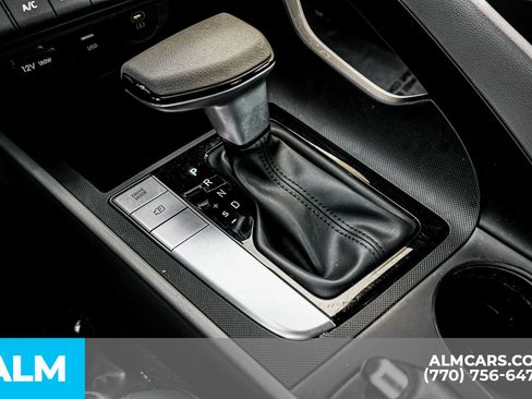 Used 2025 Hyundai Elantra SE image 43