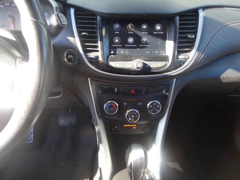 Used 2018 Chevrolet Trax LT w/ LT Convenience Package image 8