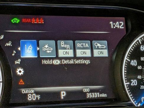 Used 2023 Toyota Venza LE image 5