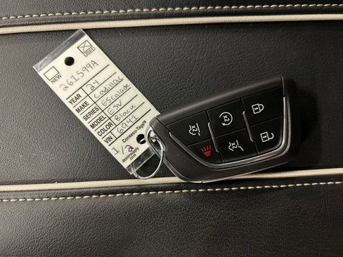 Certified 2024 Cadillac Escalade ESV Sport w/ LPO, ONYX Package AWD/4WD image 30
