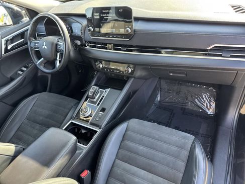 Used 2024 Mitsubishi Outlander SE image 41