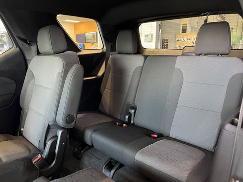 Used 2023 Chevrolet Traverse LT AWD/4WD image 32