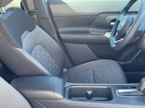 Certified 2025 Nissan Kicks SV image 10