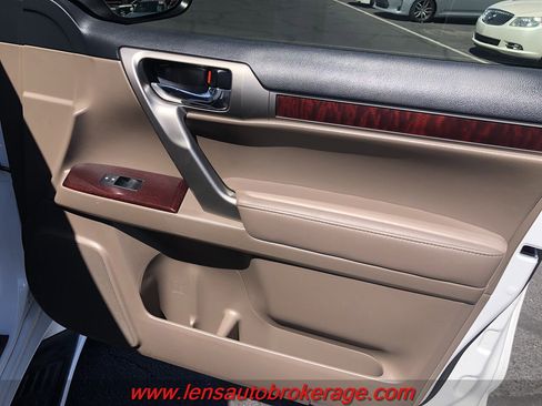 Used 2016 Lexus GX 460 w/ Premium Package image 21