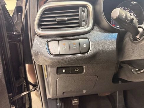 Used 2017 Kia Sorento SX AWD/4WD image 18