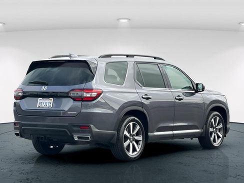 Certified 2024 Honda Pilot Touring image 6