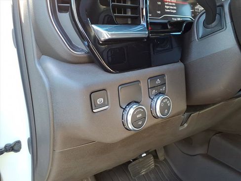 New 2025 GMC Sierra 1500 SLE w/ Preferred Package image 9