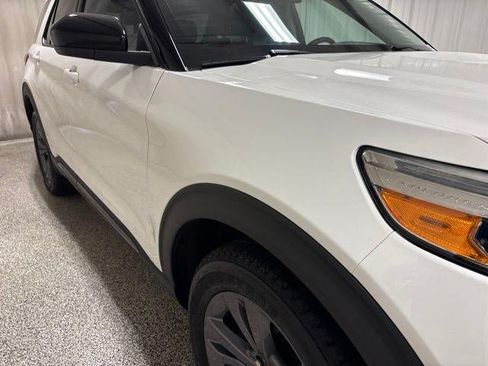Used 2022 Ford Explorer XLT w/ Equipment Group 202A AWD/4WD image 9