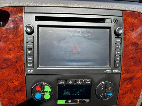 Used 2014 Chevrolet Tahoe LT RWD image 12