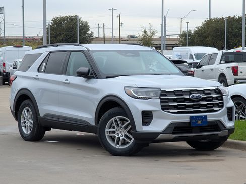 New 2026 Ford Explorer Active image 2