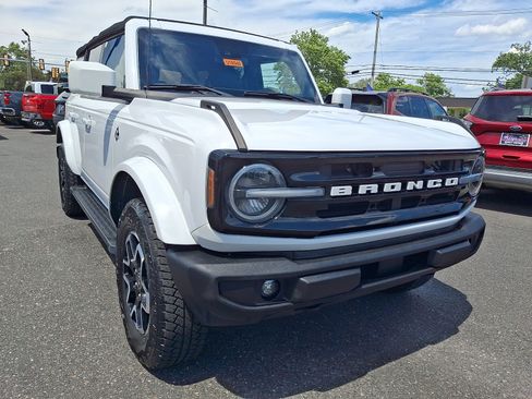 Certified 2022 Ford Bronco Outer Banks AWD/4WD image 2