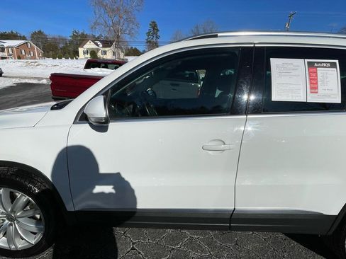Used 2016 Volkswagen Tiguan SE image 4