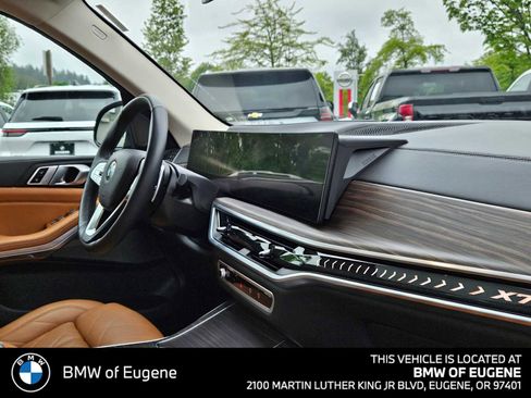 Used 2023 BMW X7 xDrive40i w/ Premium Package AWD/4WD image 12