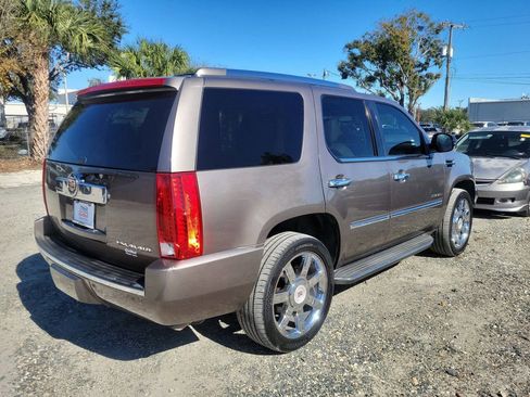 Used 2014 Cadillac Escalade Luxury image 3
