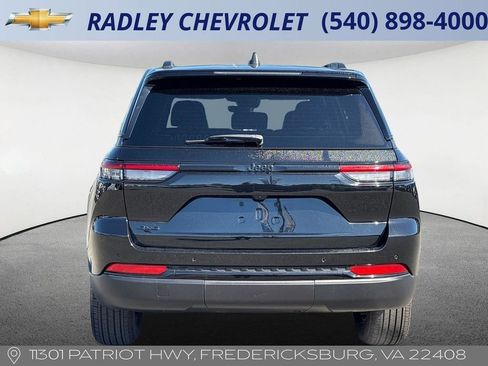 Used 2025 Jeep Grand Cherokee Altitude AWD/4WD image 19