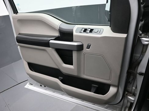 Used 2017 Ford F150 XLT image 14