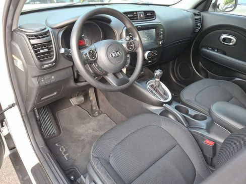 Used 2018 Kia Soul + FWD image 11