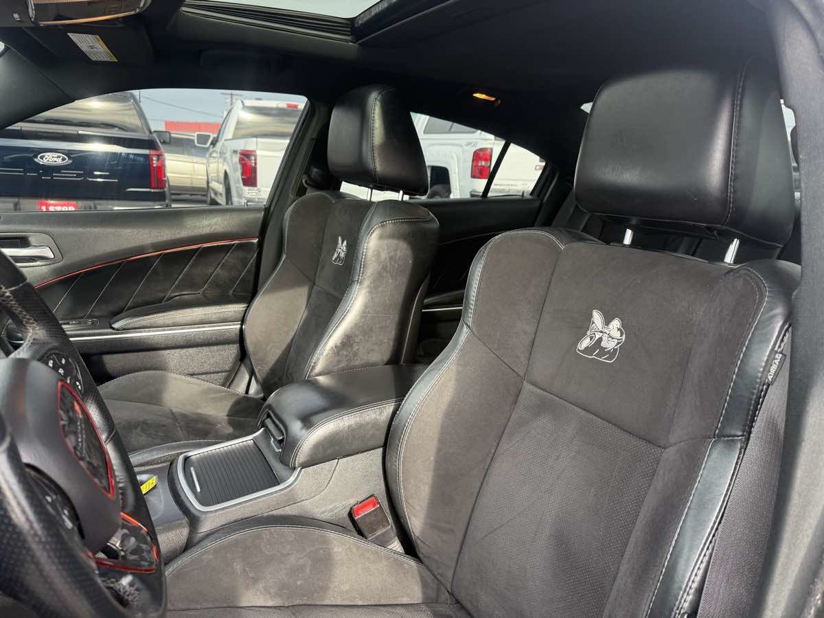 Used 2015 Dodge Charger R/T Scat Pack w/ Technology Group RWD image 9