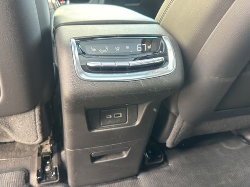 Used 2023 Cadillac XT6 Premium Luxury image 23