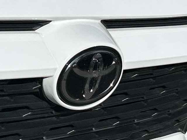 Used 2022 Toyota RAV4 XLE AWD/4WD image 11