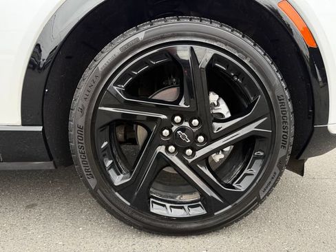 Used 2025 Chevrolet Equinox EV RS w/ LPO, All-Weather Mat Package FWD image 9
