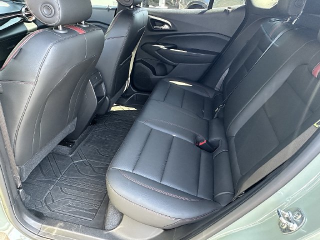 Used 2024 Chevrolet Trax RS w/ Sunroof Package FWD image 16