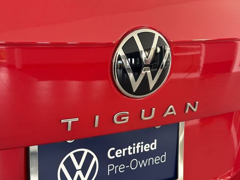 Certified 2024 Volkswagen Tiguan SE R-Line FWD image 34