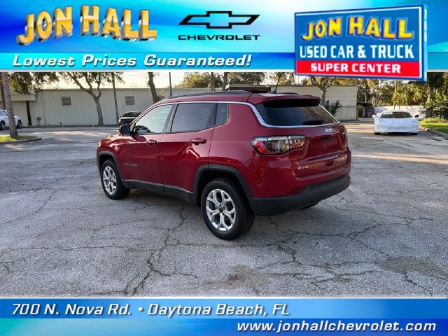 Used 2025 Jeep Compass Latitude AWD/4WD image 6