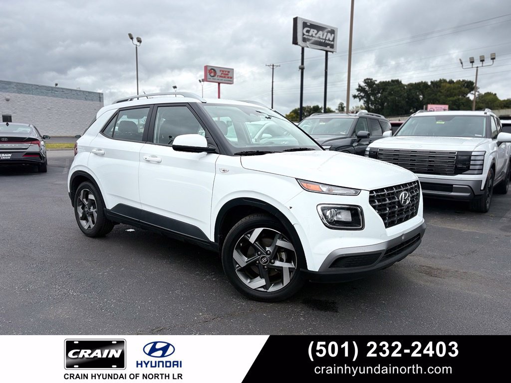 Used 2024 Hyundai Venue SEL FWD image 1