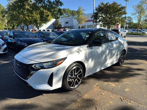 New 2025 Nissan Sentra SR image 3