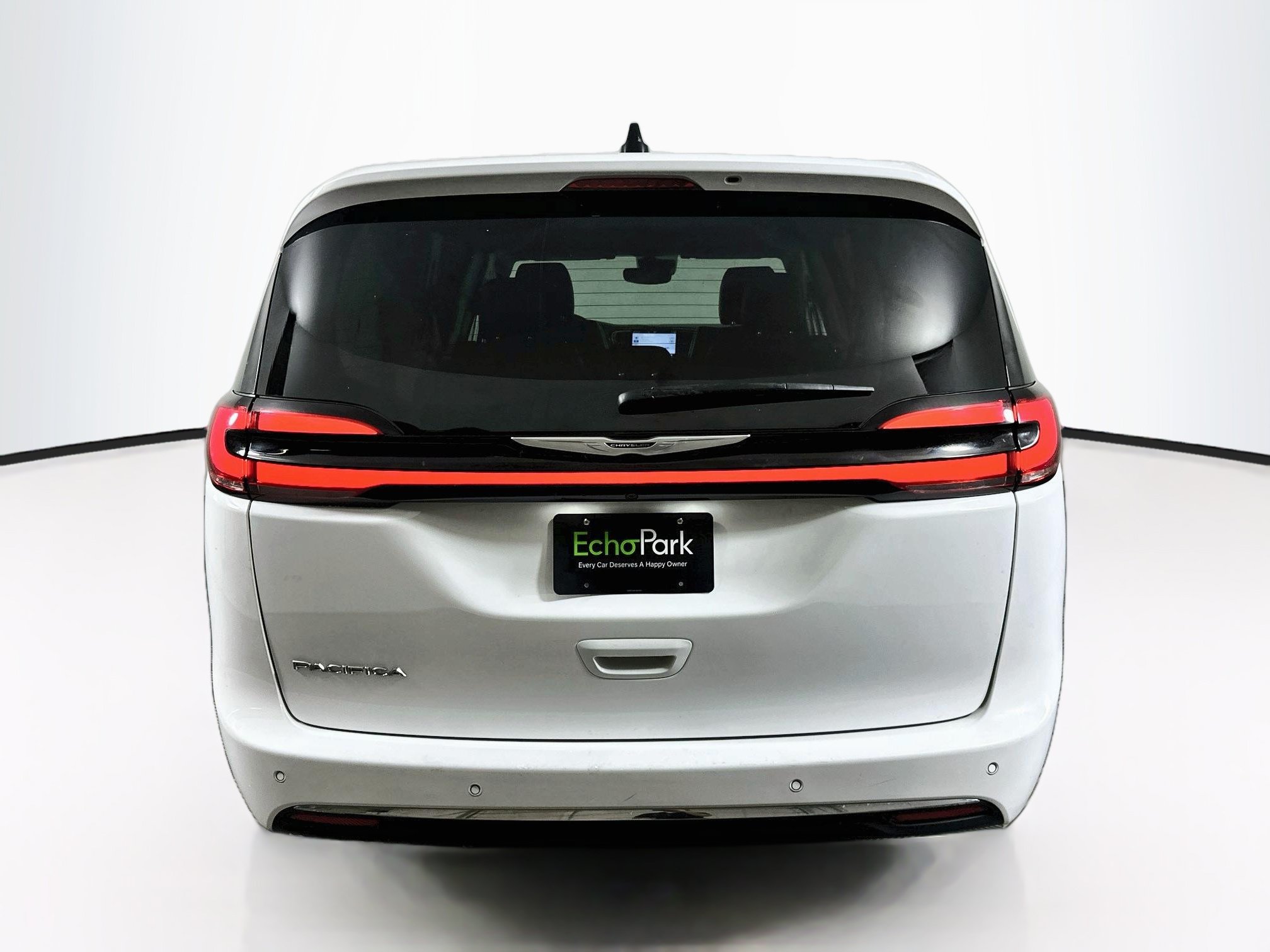 Used 2024 Chrysler Pacifica Touring-L FWD image 7