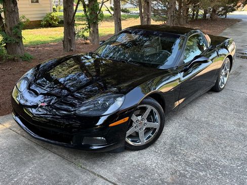 Used 2008 Chevrolet Corvette Coupe w/ Preferred Equipment Group RWD image 3