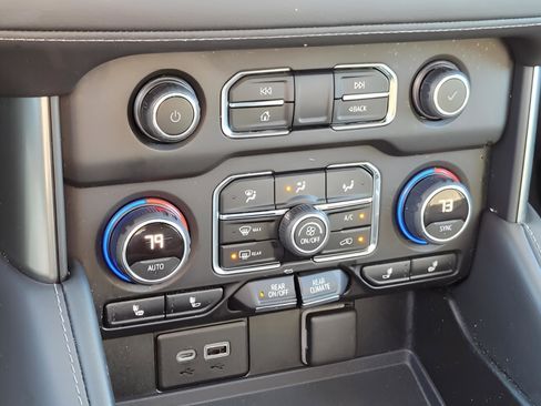 Used 2021 Chevrolet Tahoe LT image 19