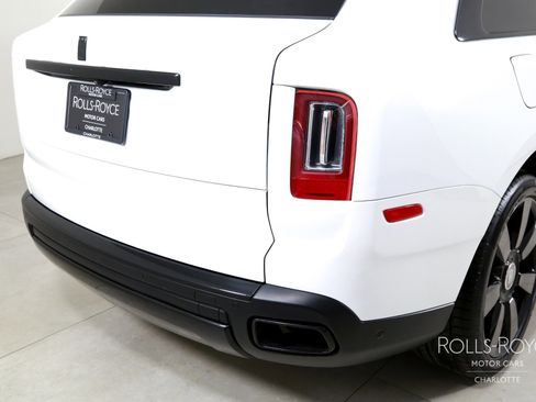 Used 2022 Rolls-Royce Cullinan image 47