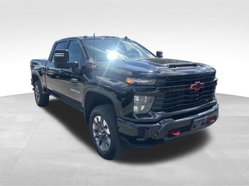 Used 2024 Chevrolet Silverado 2500 Custom w/ Custom Value Package AWD/4WD image 4